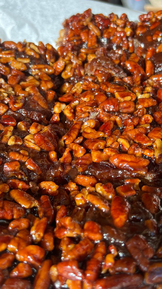 Sticky Pecan Bun (v)