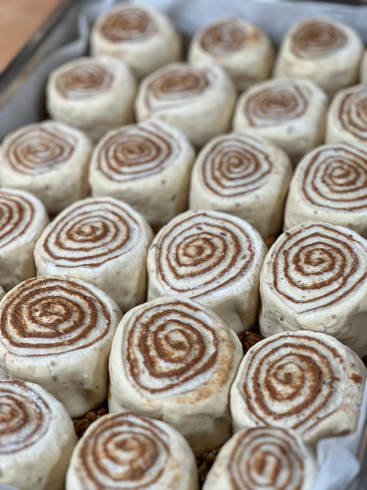 Sticky Pecan Bun (v)